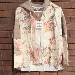 DAVI & DANI Floral cottage flower Jacket - Cream and Pink size small NWT new